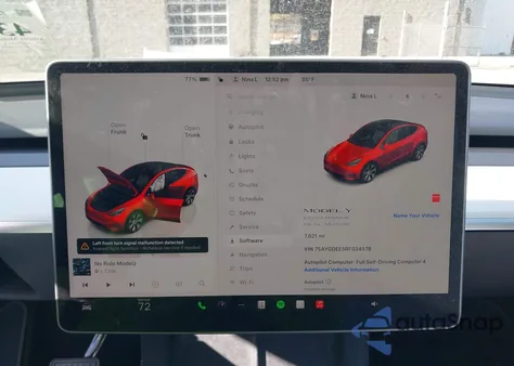 2024 Tesla Model Y Long Range Dual Motor All-Wheel Drive z USA, uszkodzony, nr VIN 7SAYGDEE5RF034978